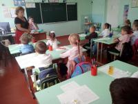 В сентябре учащиеся и педагоги школы приняли участие в благотворительной акции "Белый цветок"