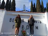 23.02.2021 учащиеся школы приняли участие в мероприятии ко Дню защитника Отечества, возложили цветы к памятнику погибшим воинам.